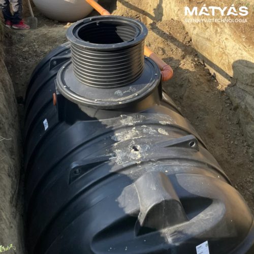 RainStorePRO 10000 esővíz/szennyvíz tartály, 10000L (10 m3) kapacitással, zárható fedéllel és gyári nyakmagasítóval