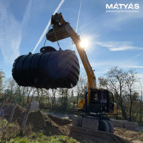 RainStorePRO 10000 esővíz/szennyvíz tartály, 10000L (10 m3) kapacitással, zárható fedéllel és gyári nyakmagasítóval